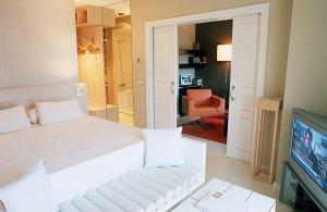 Gay Hotel